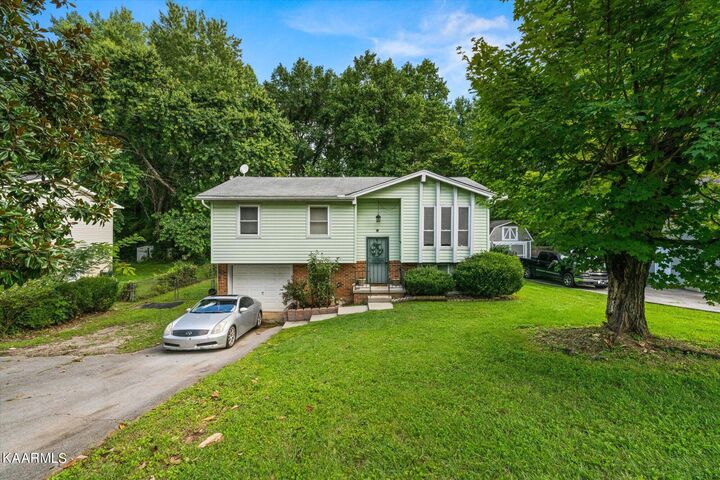 6021 John May Drive  Knoxville TN 37921 photo