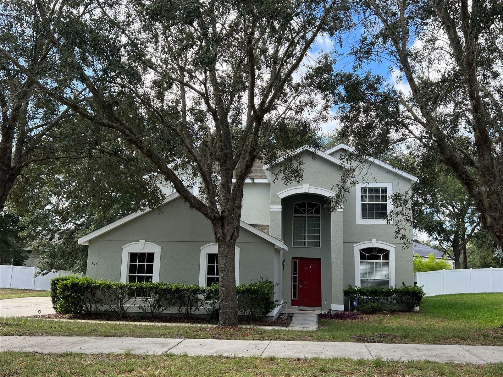 Property Photo:  816 Silvertip Road  FL 32712 