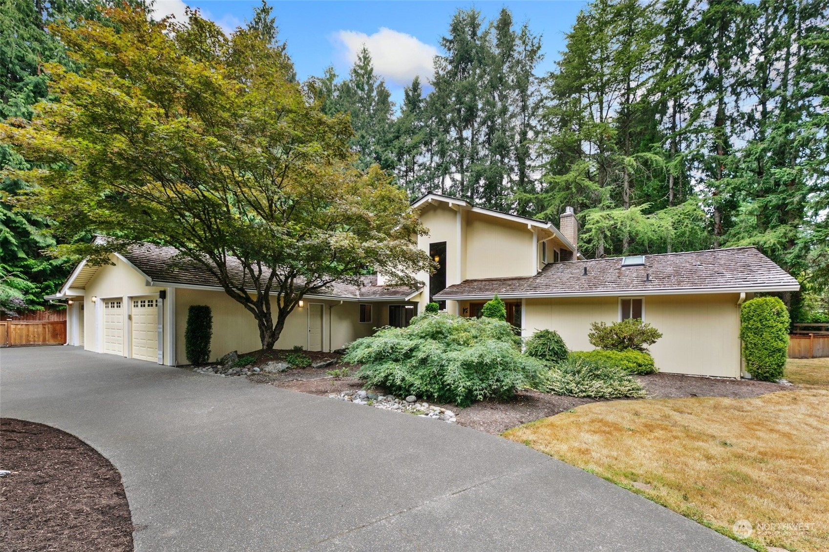 Property Photo: 13422 NE 54th Place WA 98005