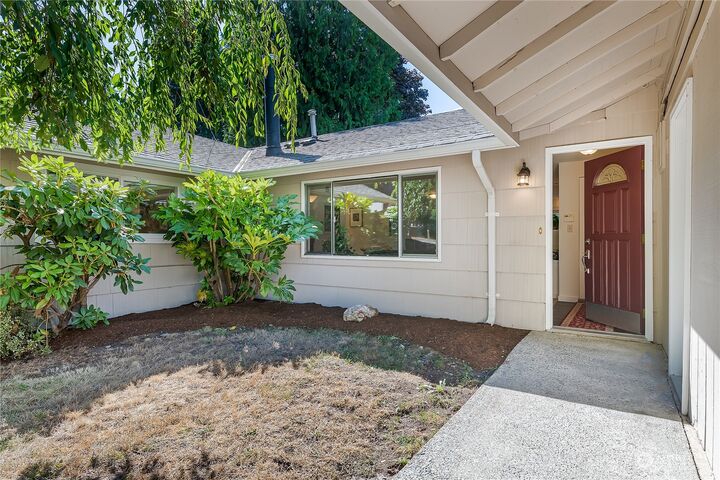 Property Photo: 4007 NE 22nd Place WA 98056