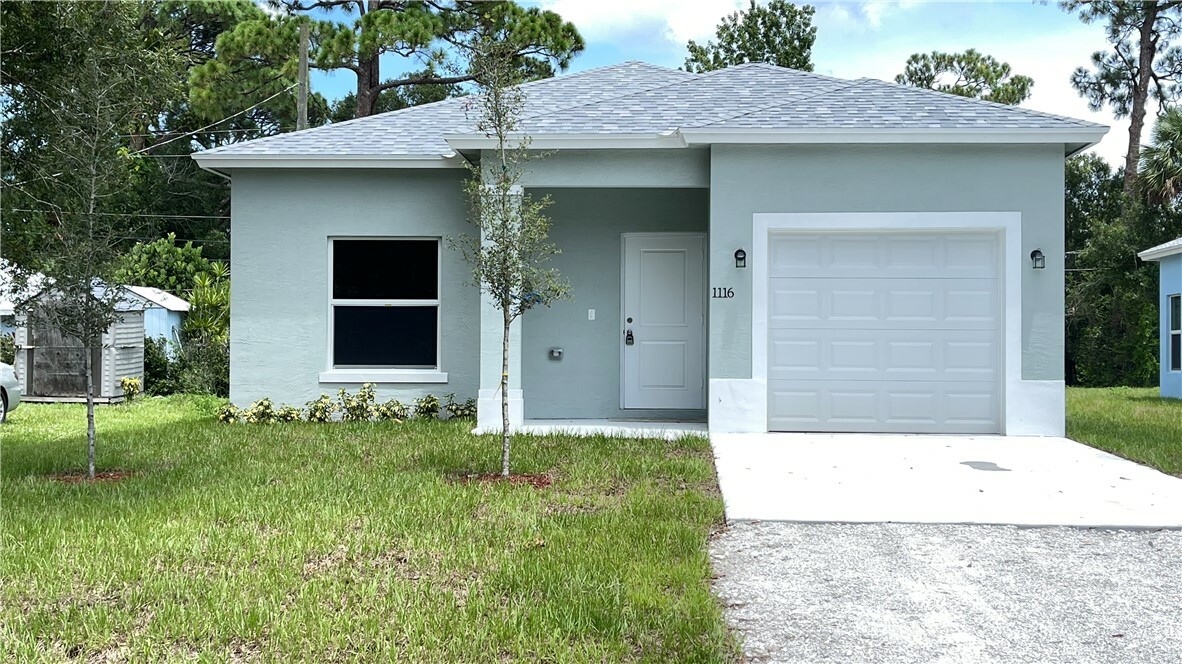 Property Photo:  1120 11th Court SW  FL 32962 