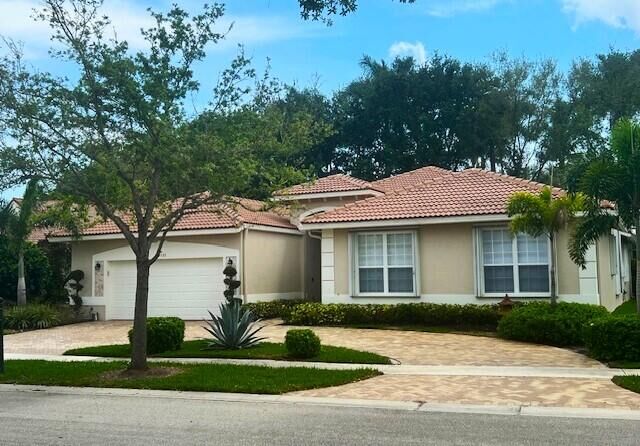 Property Photo: 7580 Monticello Way FL 33437