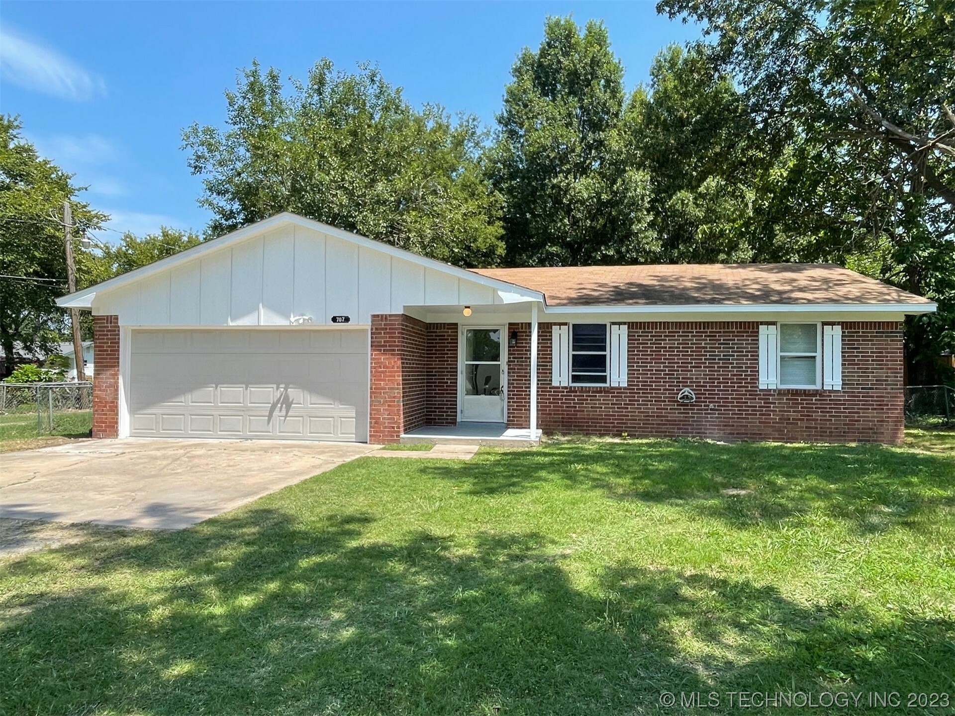 Property Photo:  707 S Mabel Avenue  OK 74467 