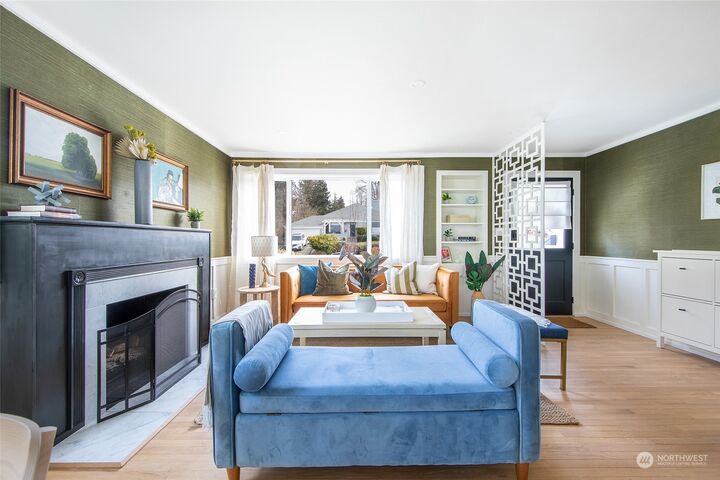 Property Photo:  3235 W Viewmont Way W  WA 98199 