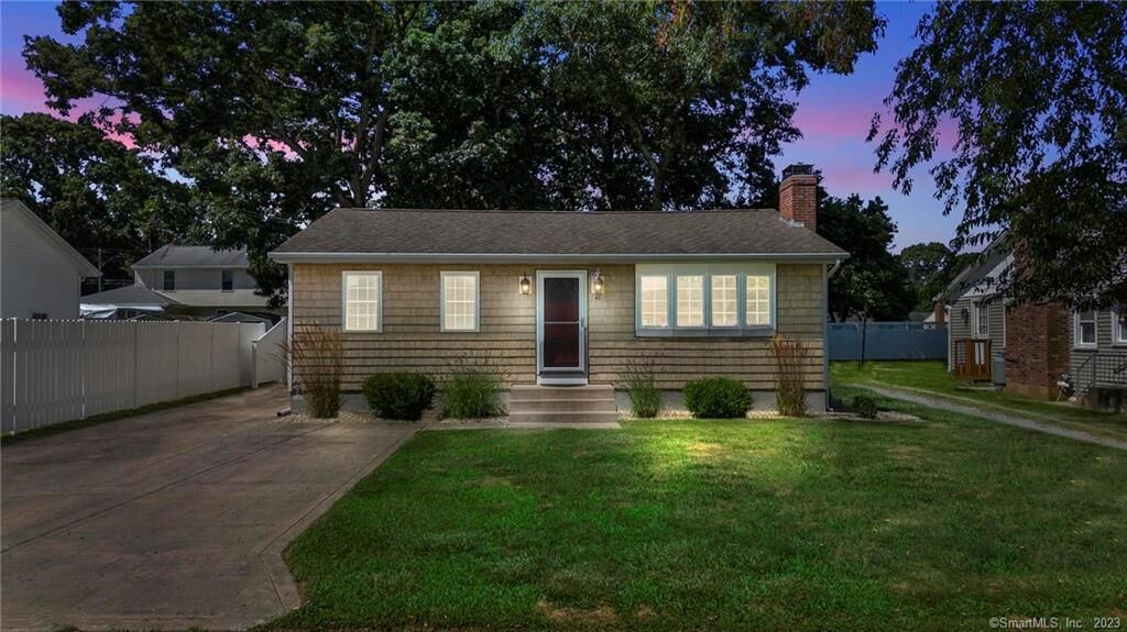 Property Photo:  41 Hawks Nest Road  CT 06371 