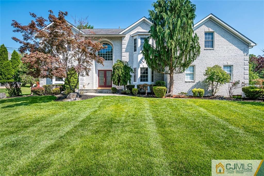 Property Photo:  15 Ten Eyck Place  NJ 08820 