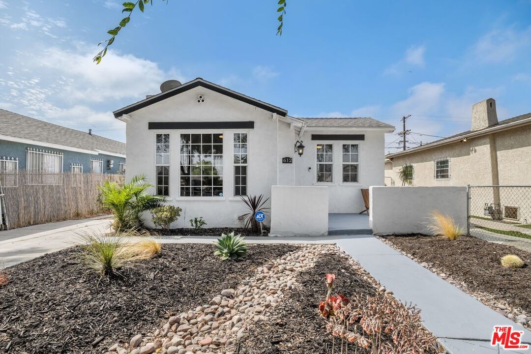 Property Photo: 612 W 105th St CA 90044