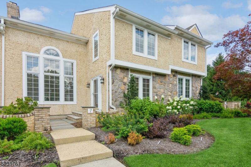 Property Photo:  7 Rolling Hill Ct  NJ 07940 