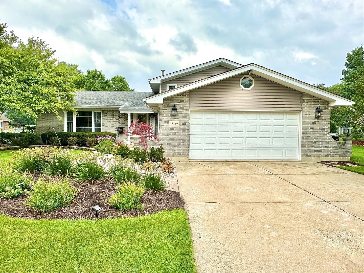 Property Photo:  1509 Cherrywood Lane  IL 60451 