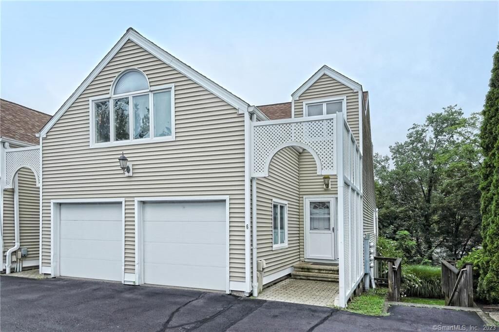 Property Photo: 3265 Whitney Avenue 6 CT 06518