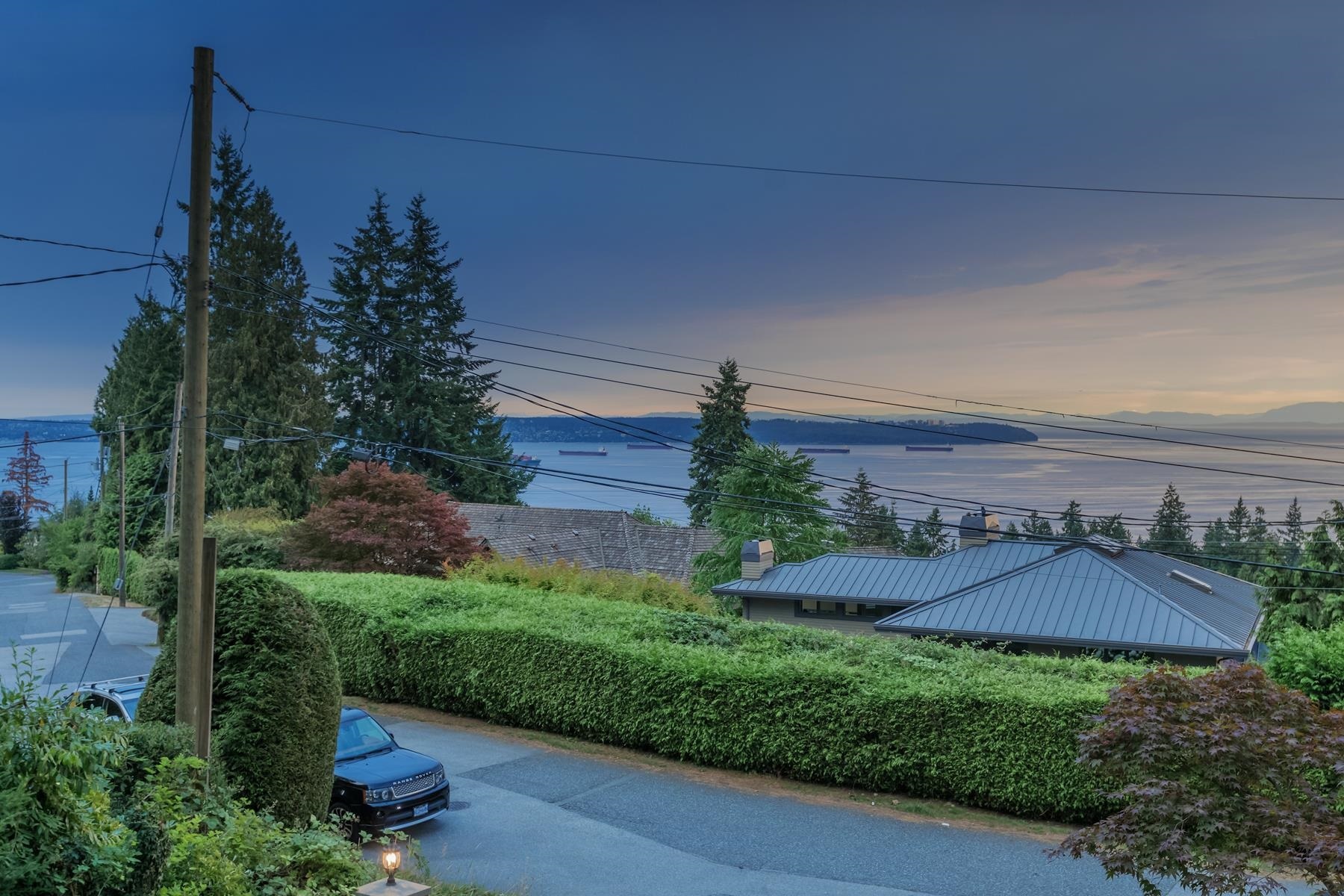Property Photo: 2707 Rosebery Avenue BC V7V3A3