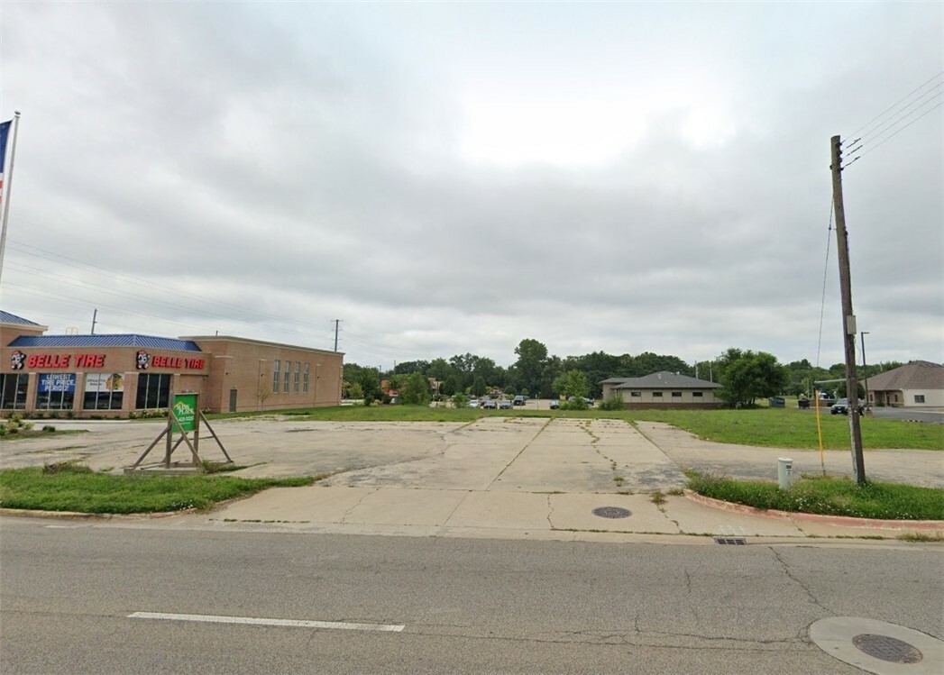 Property Photo:  640 E Pershing Road  IL 62526 