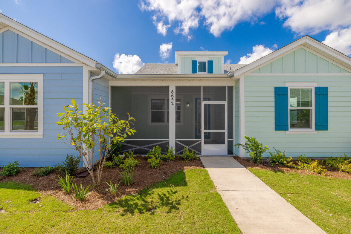Property Photo: 8652 Weekend Drive FL 32413