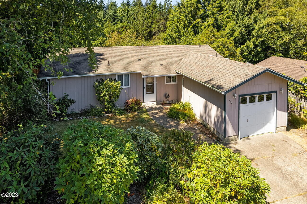 Property Photo: 780 SE Ball Boulevard OR 97394