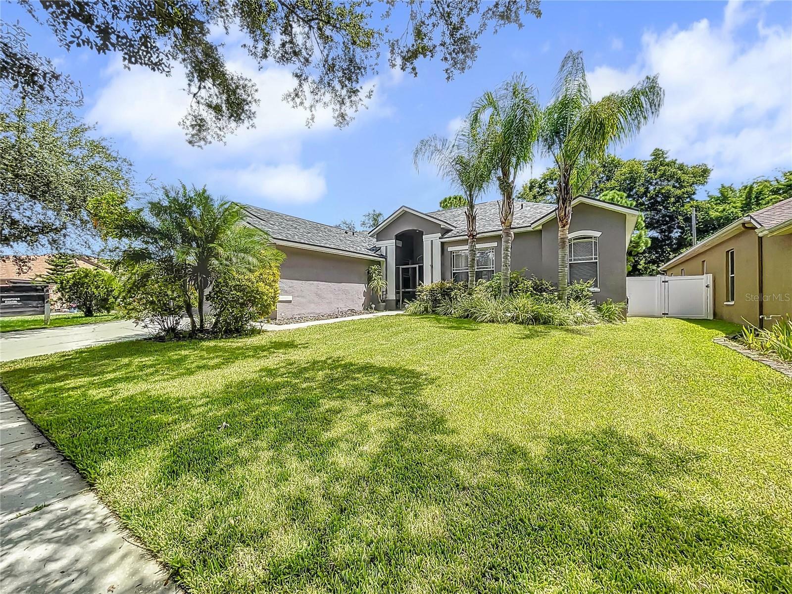 Property Photo:  1156 Lumsden Trace Circle  FL 33594 