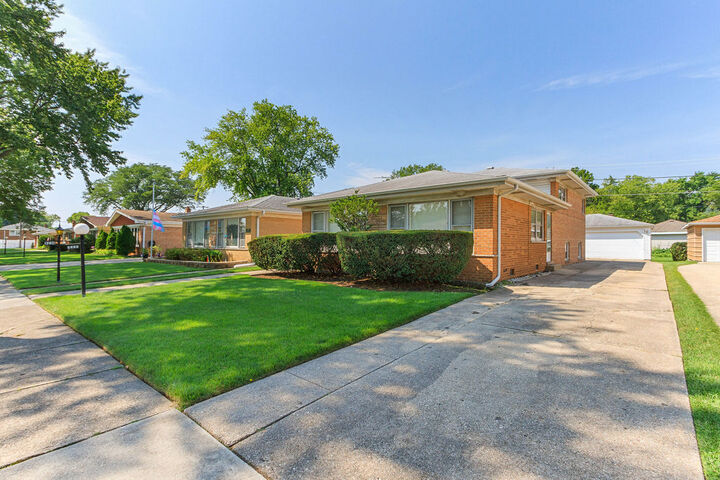 9234 Luna Avenue  Morton Grove IL 60053 photo