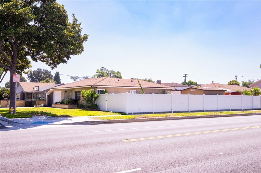 Property Photo:  9404 Darnell Street  CA 90706 