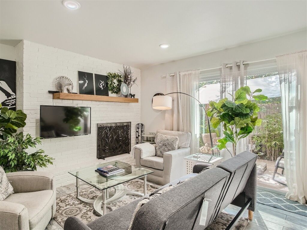 Property Photo:  2300 Hancock Drive 8  TX 78756 