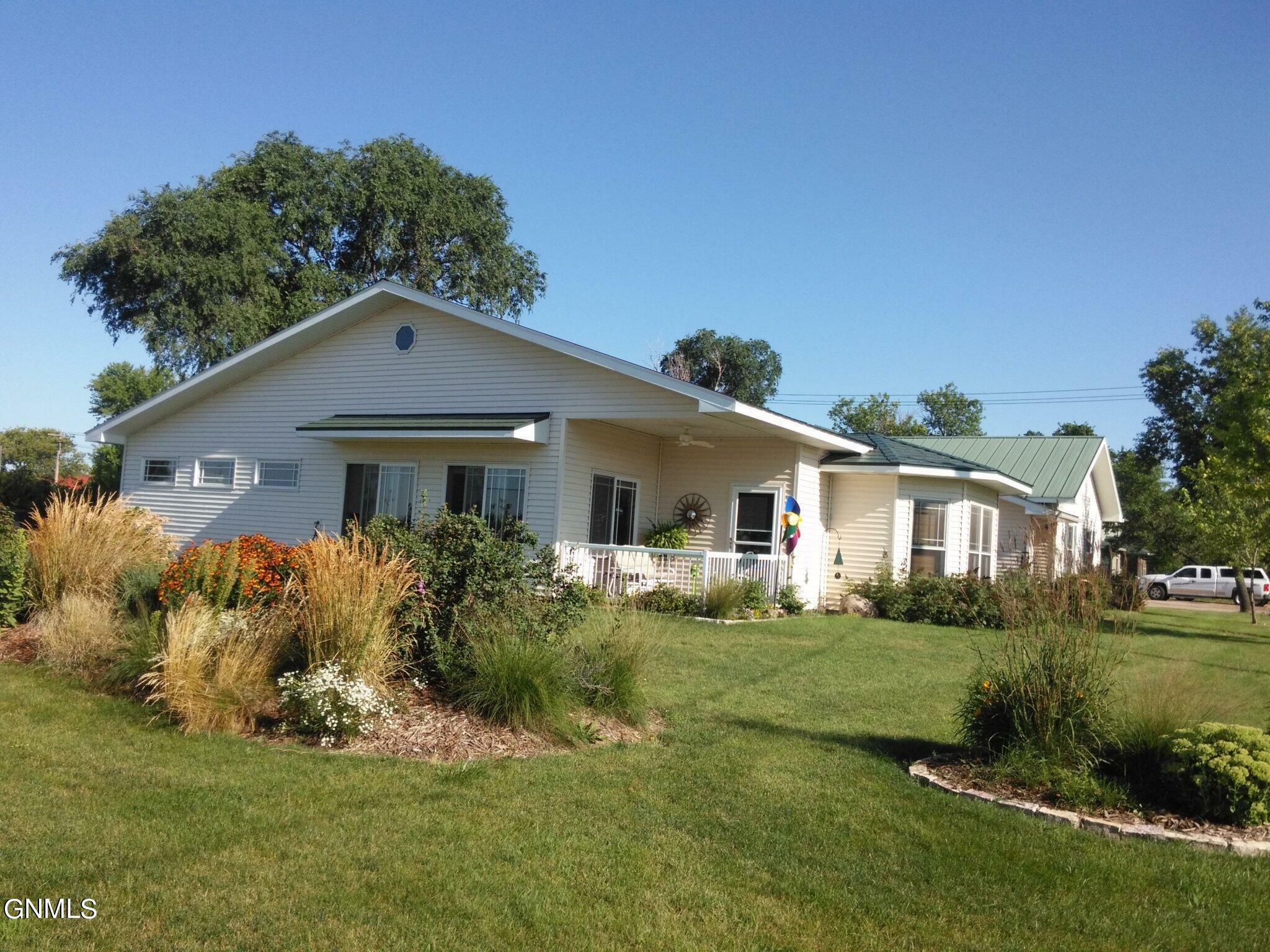 Property Photo:  420 3rd Avenue S  ND 58436 