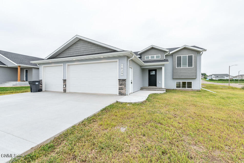 Property Photo: 1029 Chippewa Avenue NE ND 58554