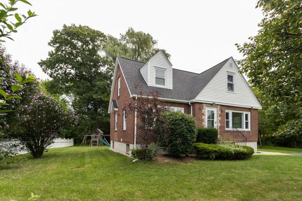 Property Photo:  6 Cabot  MA 01757 