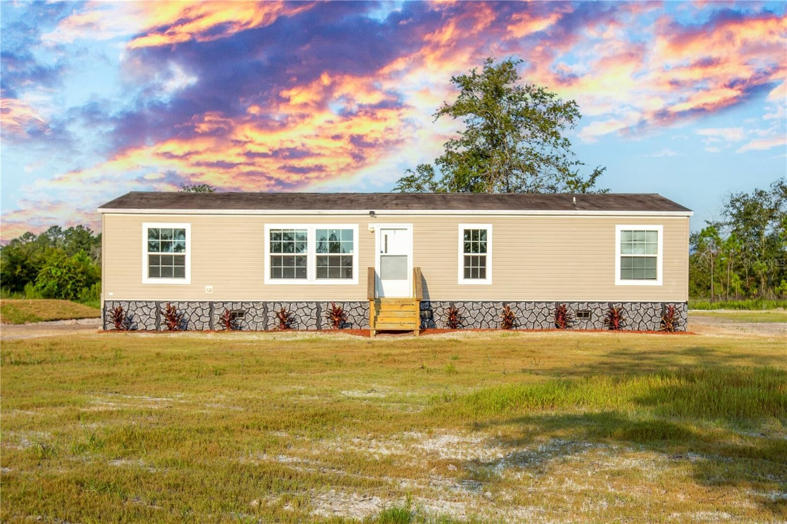 Property Photo: 10389 NE County Road 237 FL 32054