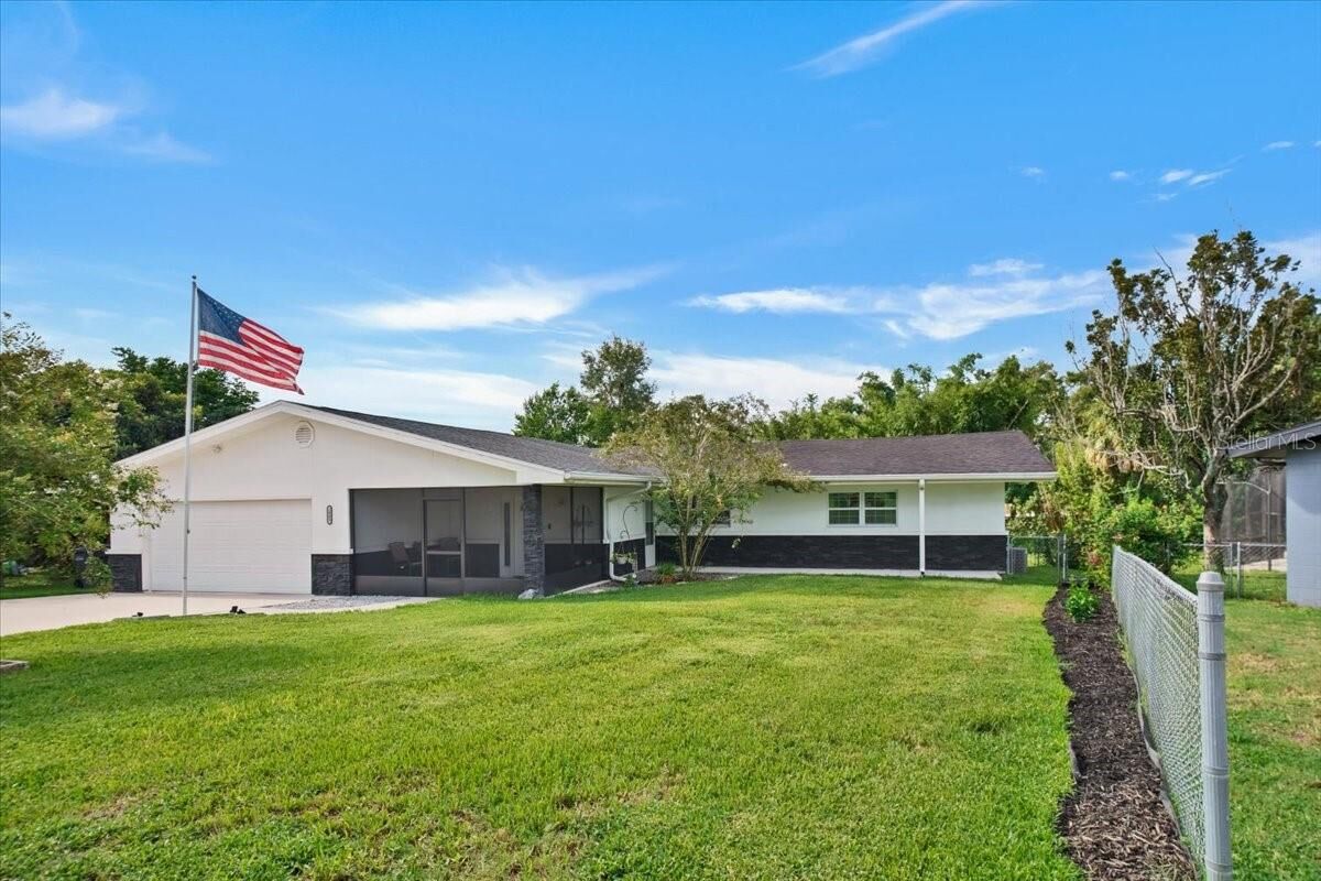 Property Photo:  1993 8th St SE  FL 33880 