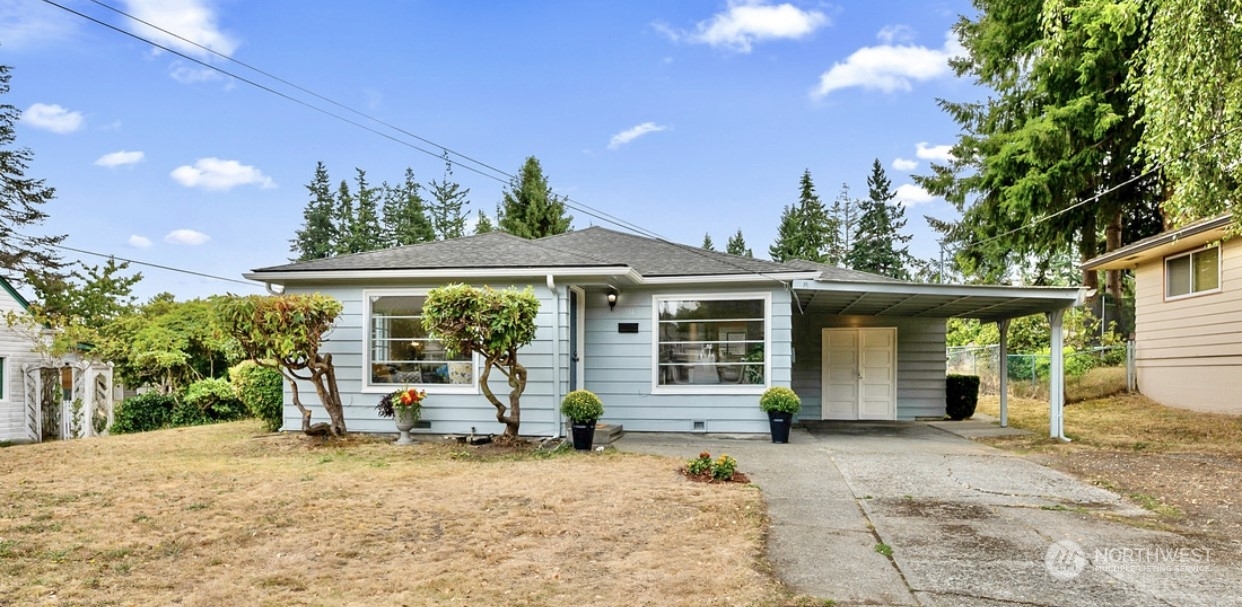 Property Photo:  714 47th Street SE  WA 98203 