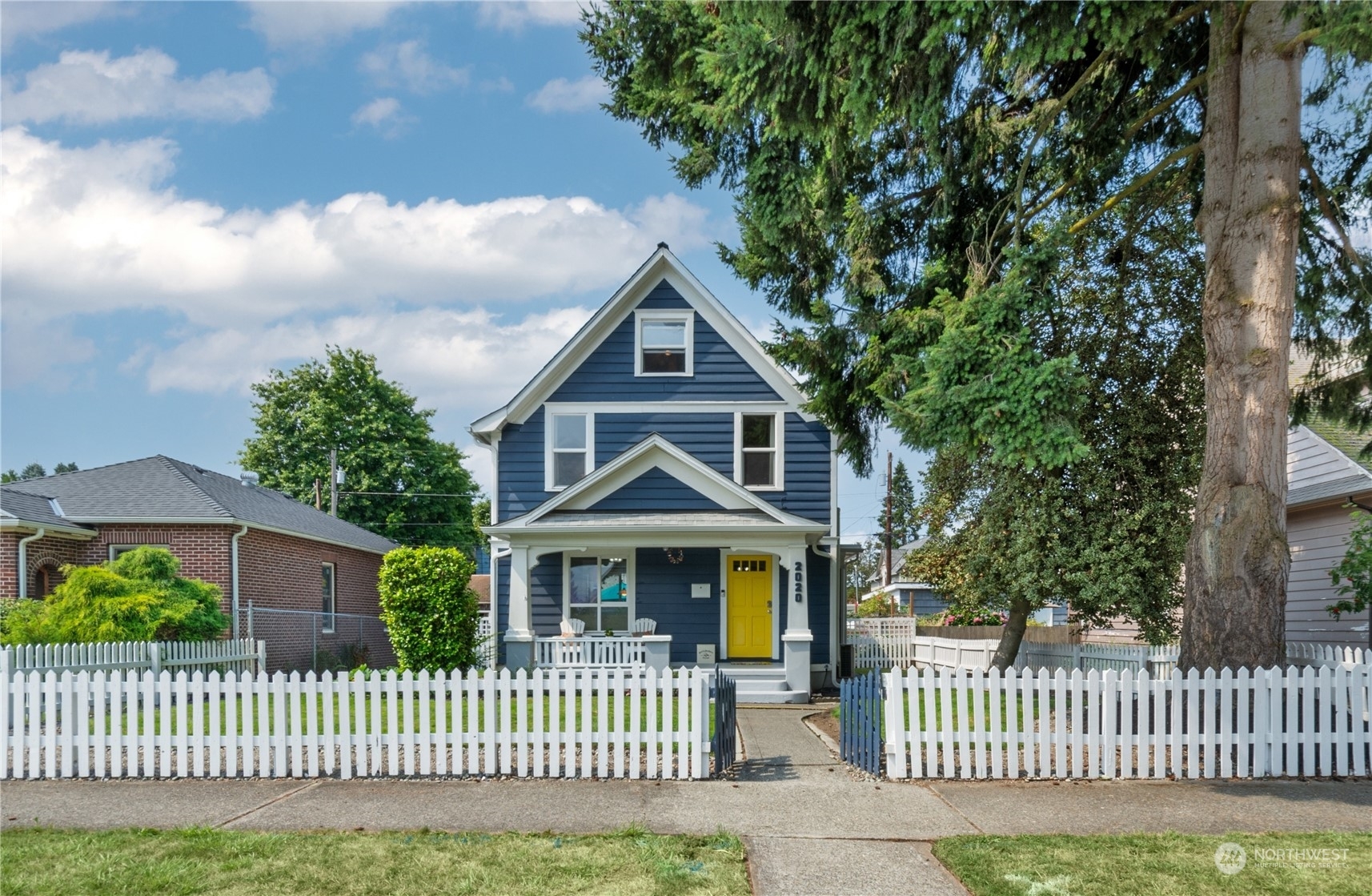 Property Photo:  2020 Wetmore Avenue  WA 98201 