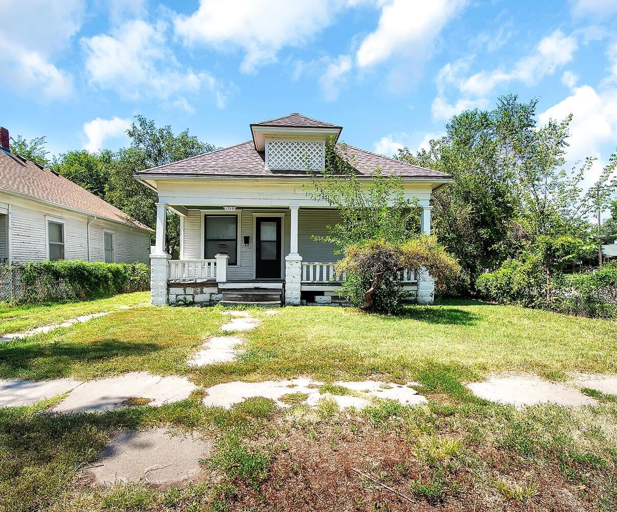 Property Photo:  1709 S Market St  KS 67211 