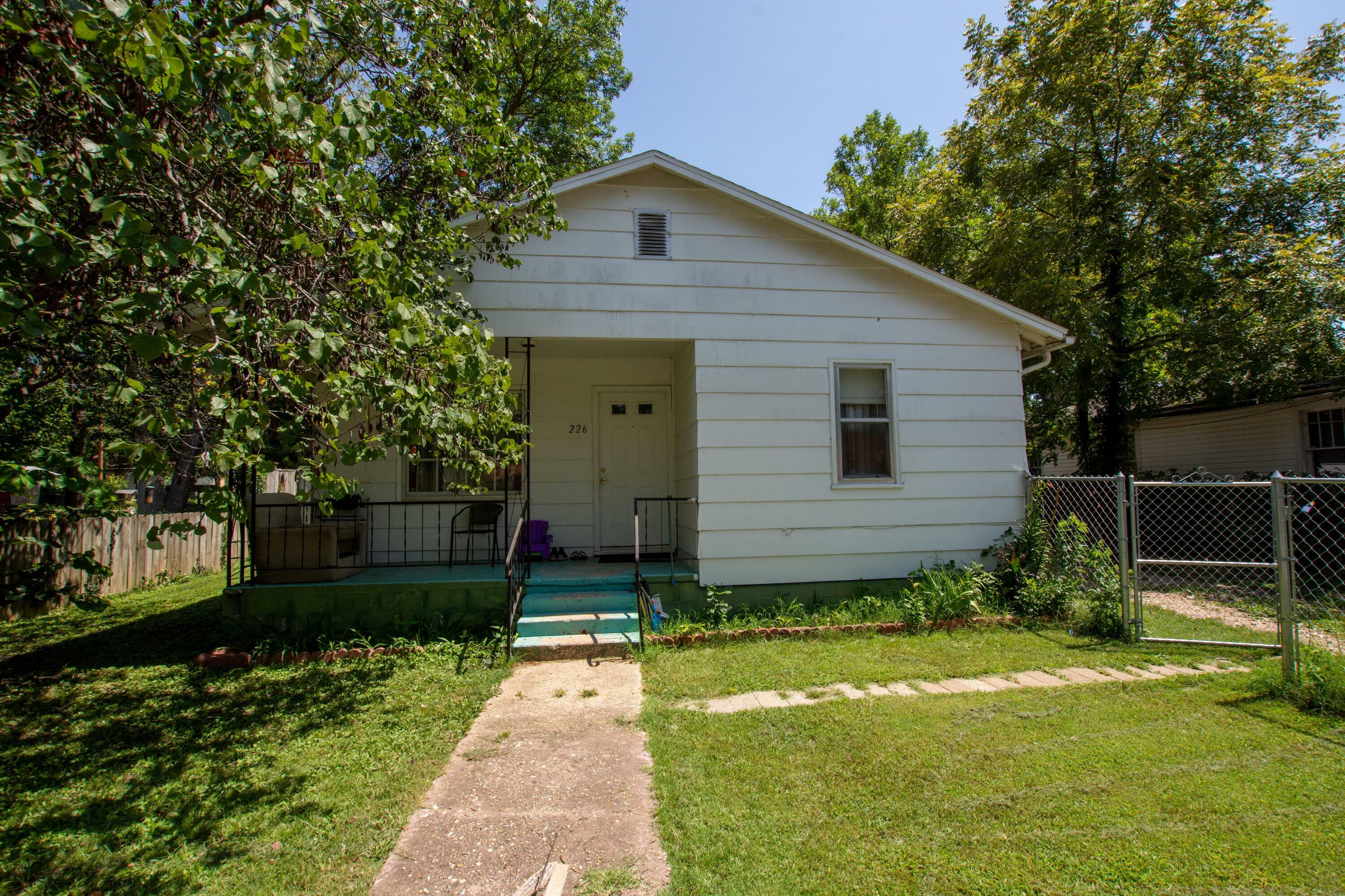 Property Photo:  226 Sulphur Street  MO 64854 