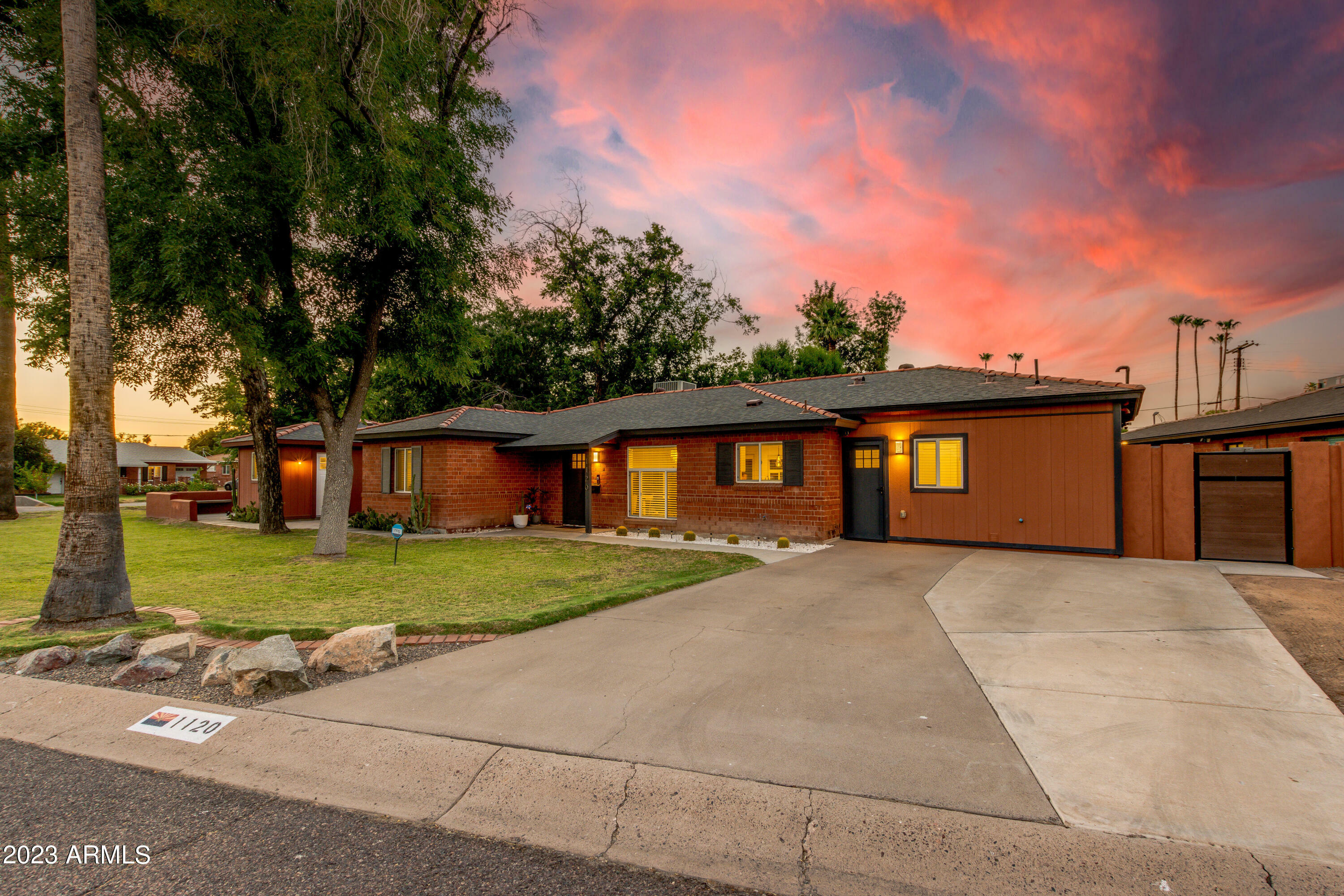 Property Photo:  1120 E Lawrence Road  AZ 85014 