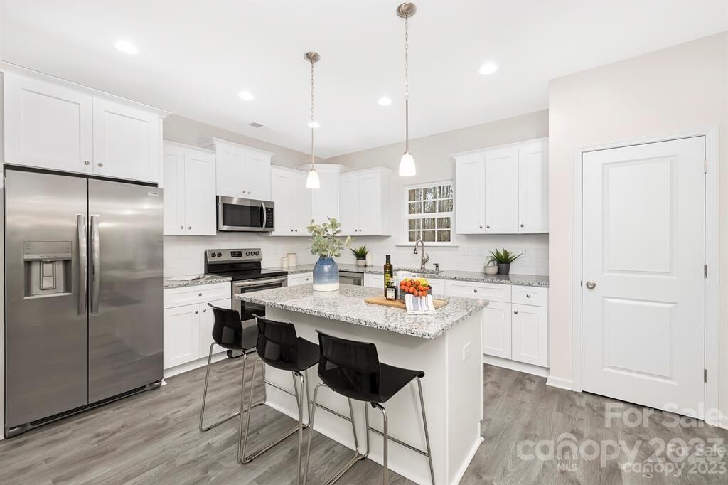 Property Photo: 2735 Suburban Drive NC 28269