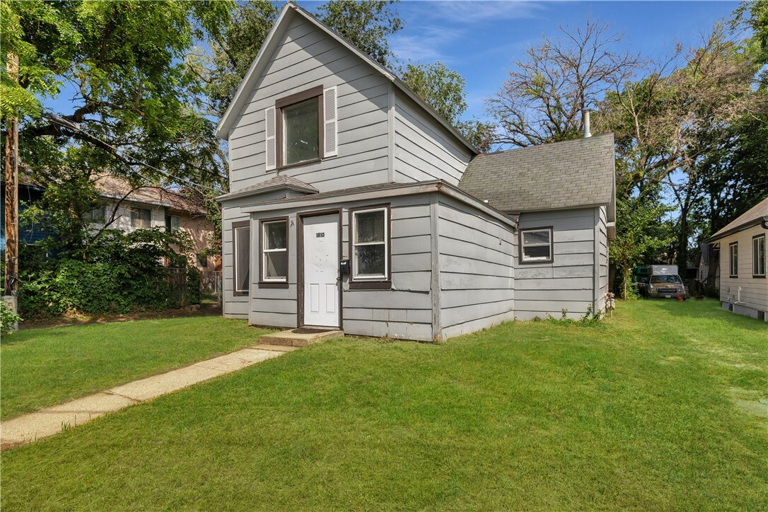 Property Photo:  1810 Easton Boulevard  IA 50316 