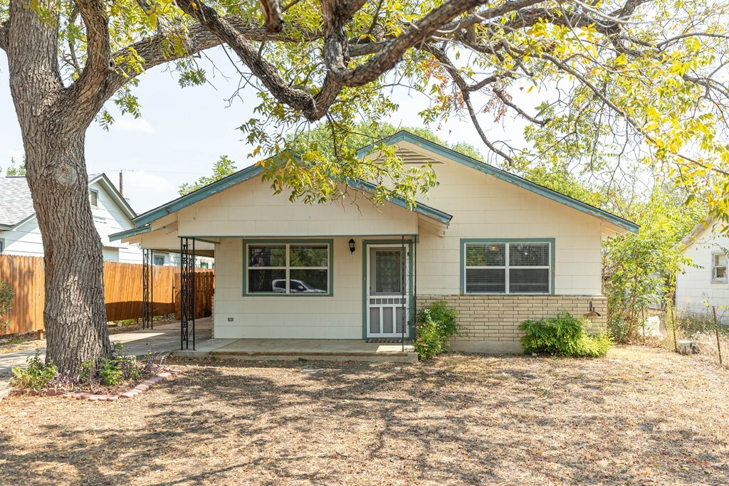 Property Photo: 412 Josephine St TX 78028