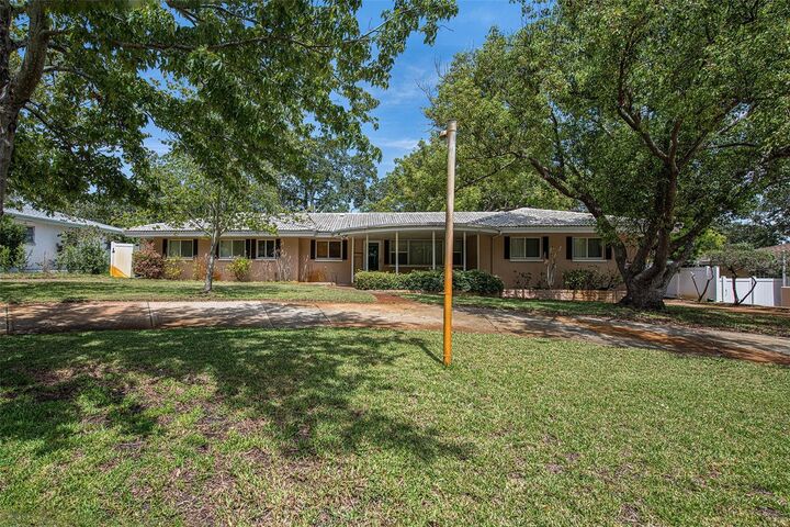 Property Photo:  905 Spencer Avenue  FL 33756 