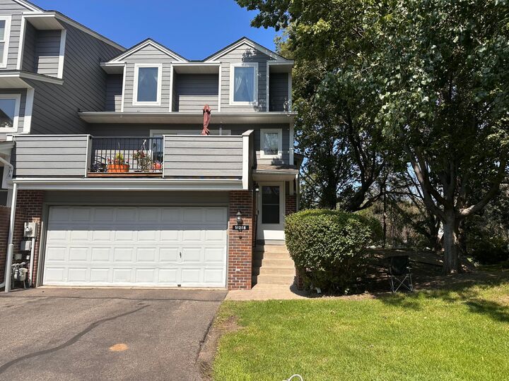14286 Empire Avenue  Apple Valley MN 55124 photo