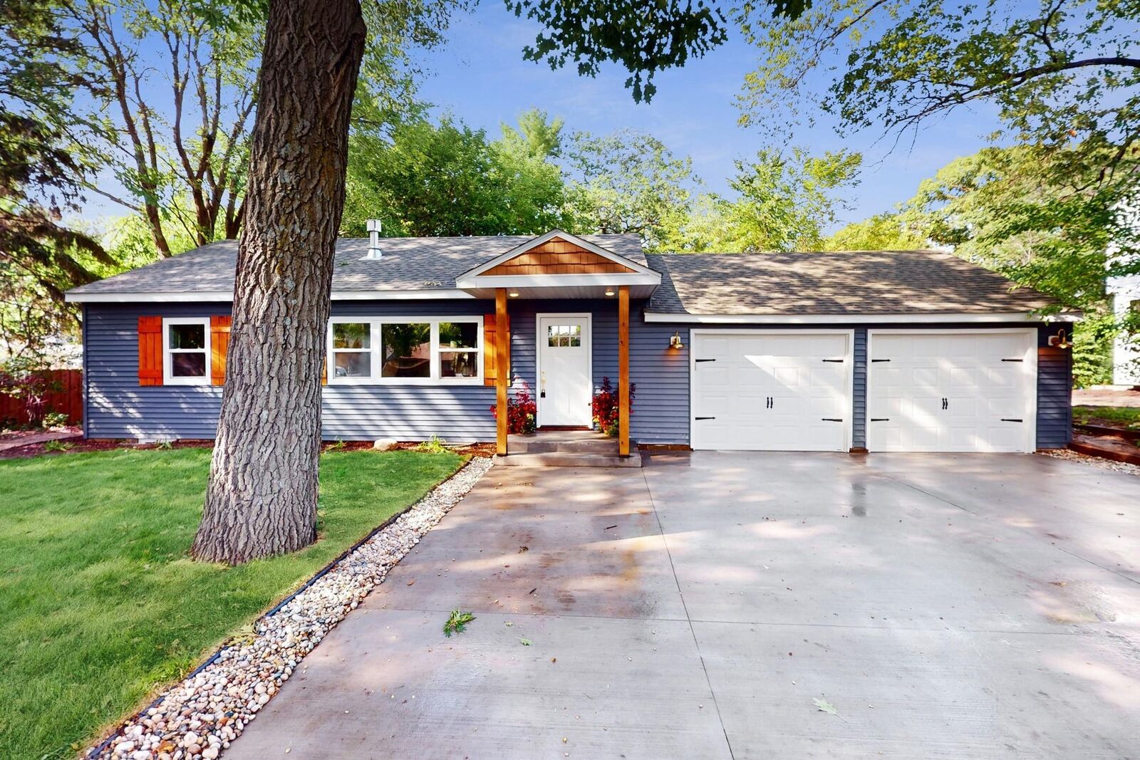 Property Photo:  18812 South Lane  MN 55345 