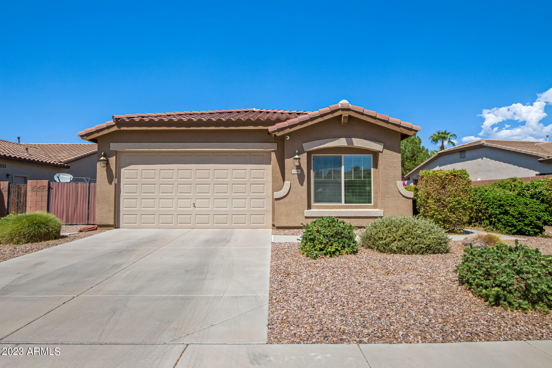 Property Photo: 1046 W Empress Tree Avenue AZ 85140
