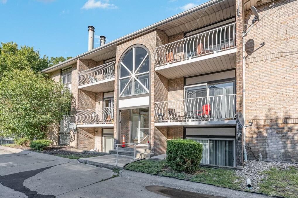 Property Photo:  2431 Montana Avenue 6  OH 45211 