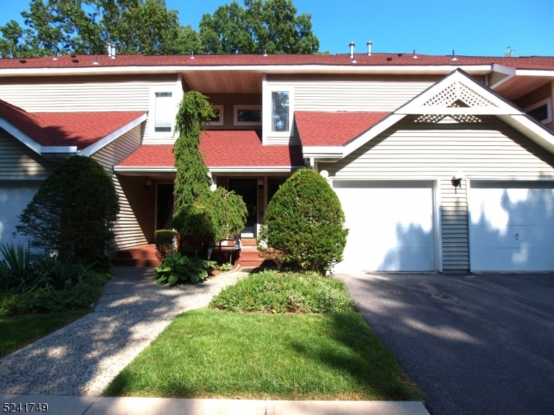 Property Photo:  54 Red Oak Ter  NJ 07438 