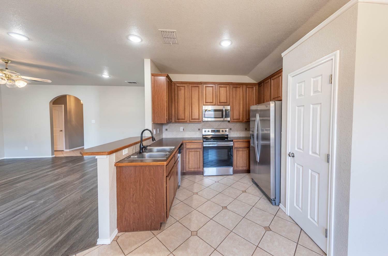Property Photo: 607 N 8th Street TX 79382