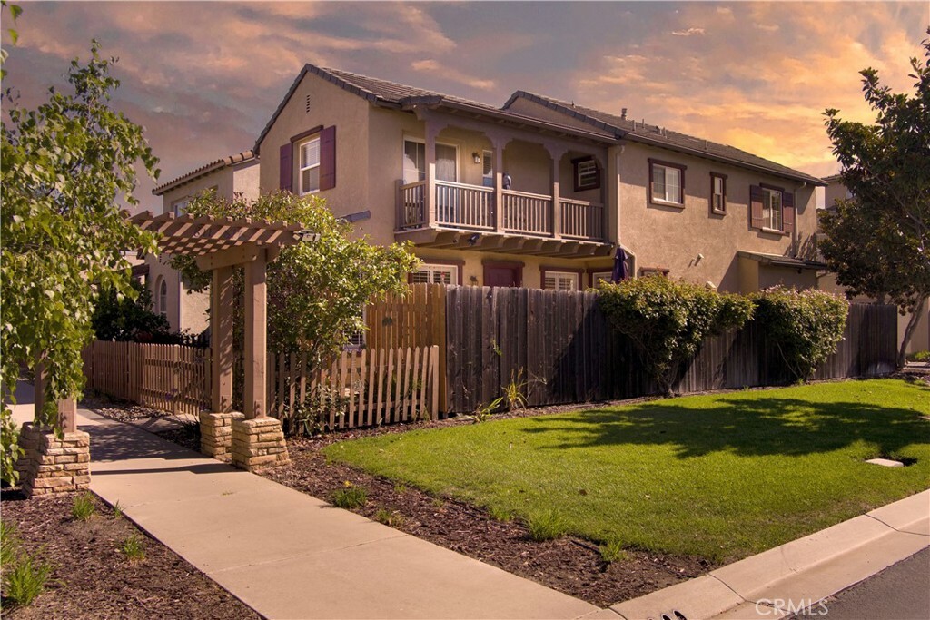 Property Photo:  817 Tulip Lane  CA 93455 