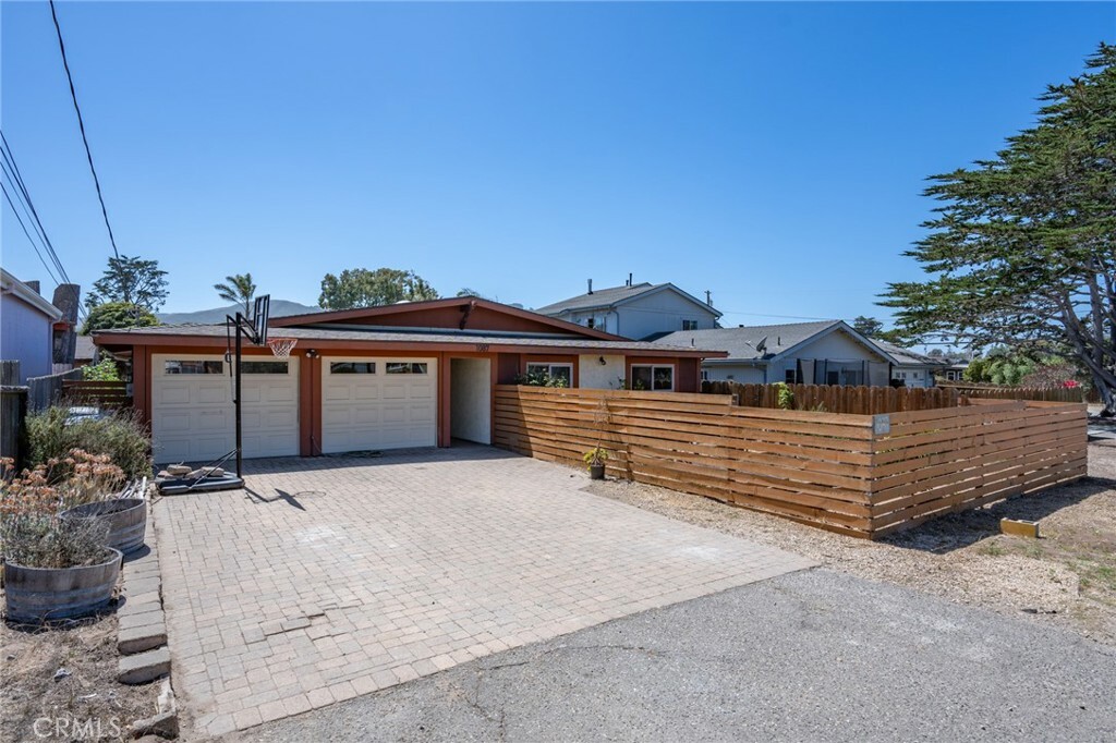 Property Photo:  1087 Nipomo Avenue A  CA 93402 