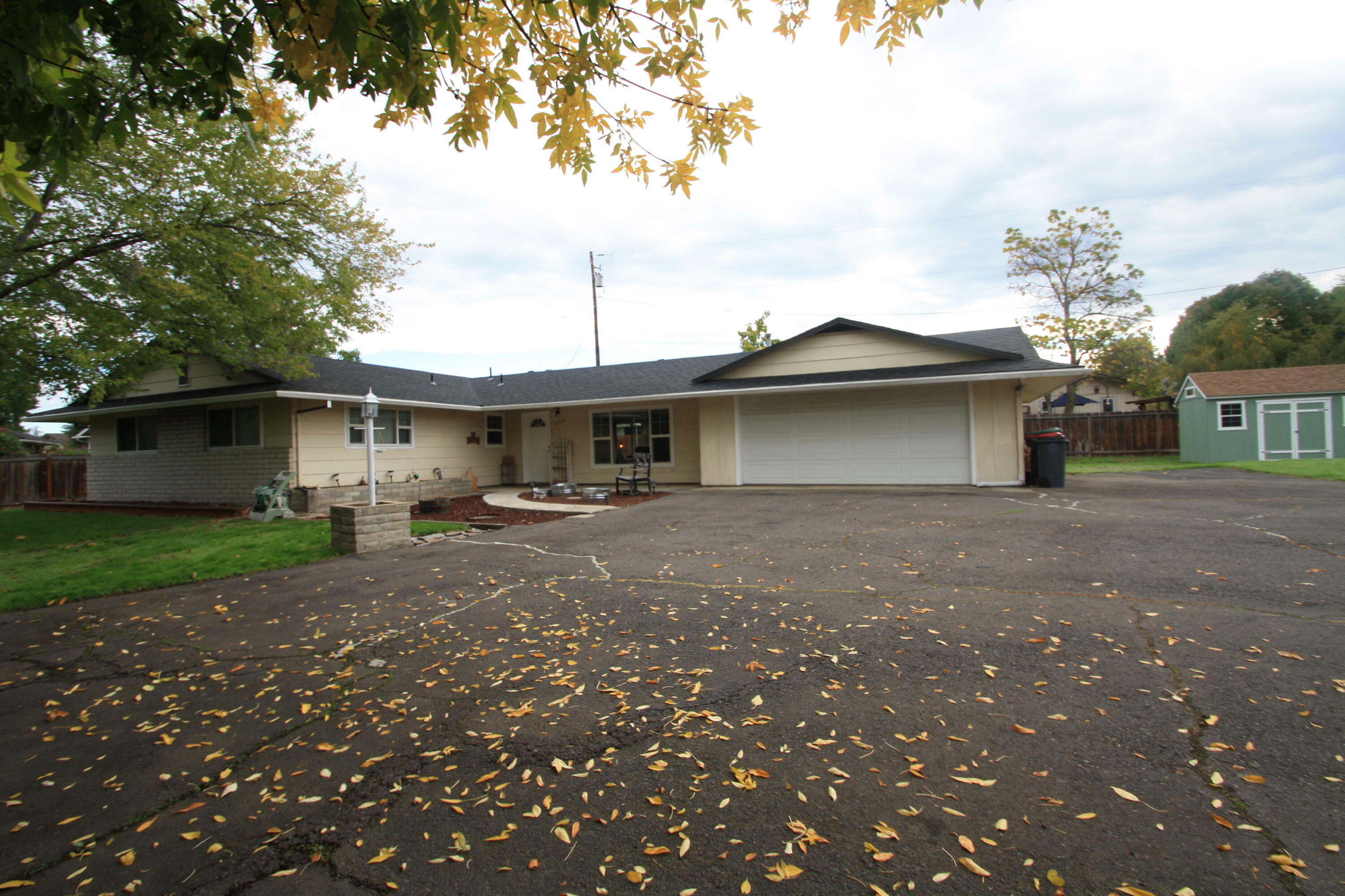 Property Photo:  2237 Roberts Road  OR 97504 
