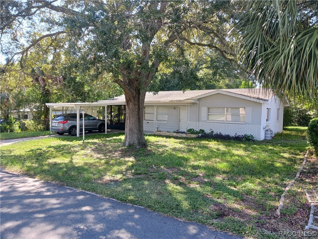 Property Photo:  12 N Jefferson Street  FL 34465 