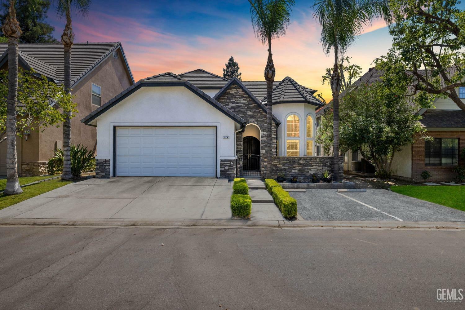 Property Photo: 138 Stockdale Circle CA 93309
