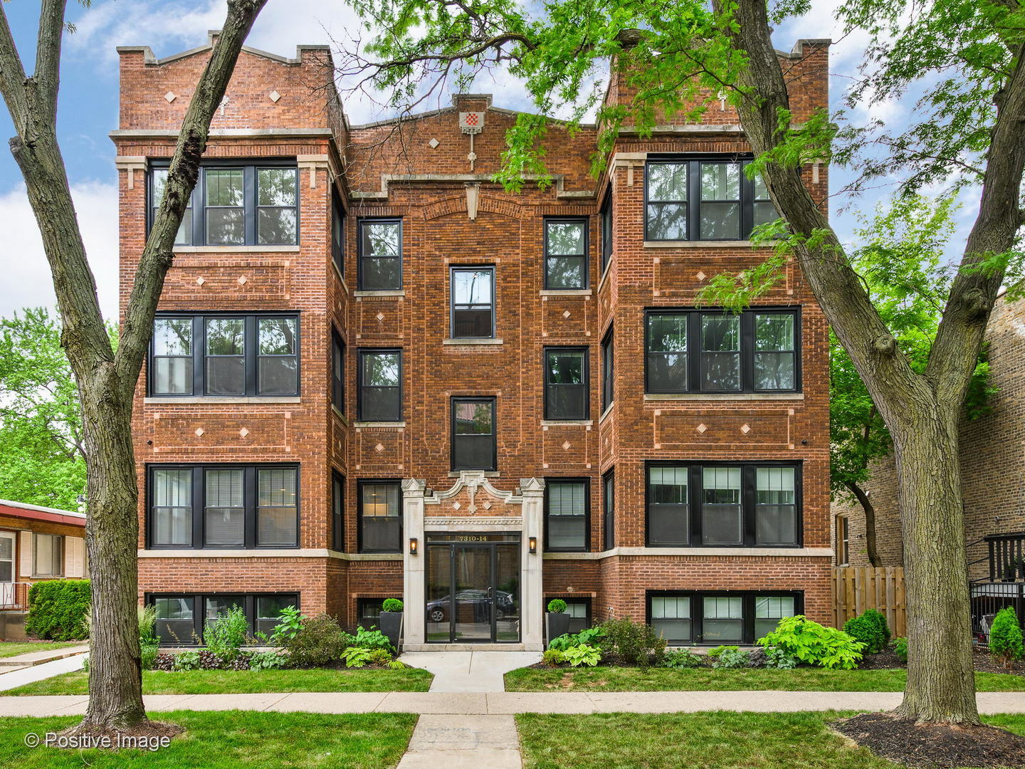 Property Photo: 7310 N Claremont Avenue 3N IL 60659