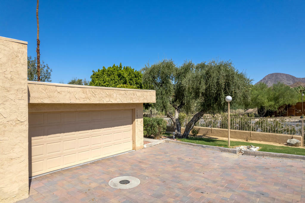 Property Photo: 73864 Ocotillo Court CA 92260