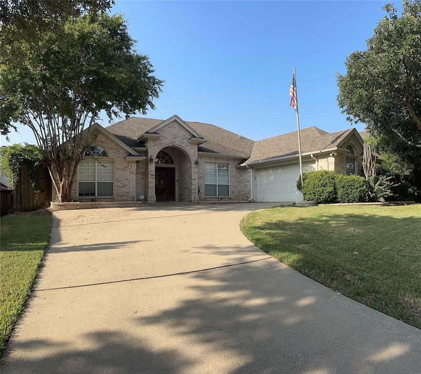 Property Photo:  725 Herman Drive  TX 76054 